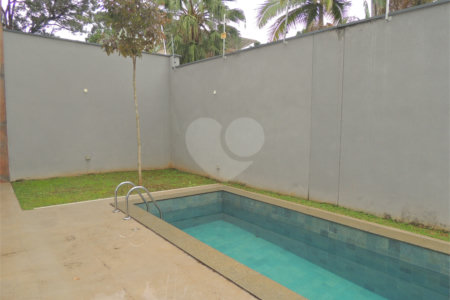 Casa à venda com 3 suítes no condomínio Jardim Flora, São Paulo - SP