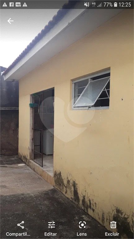 Casa térrea com amplo terreno