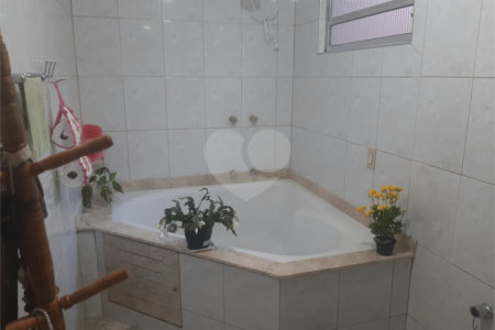 Bela casa com boa localização no bairro Portal do Sol