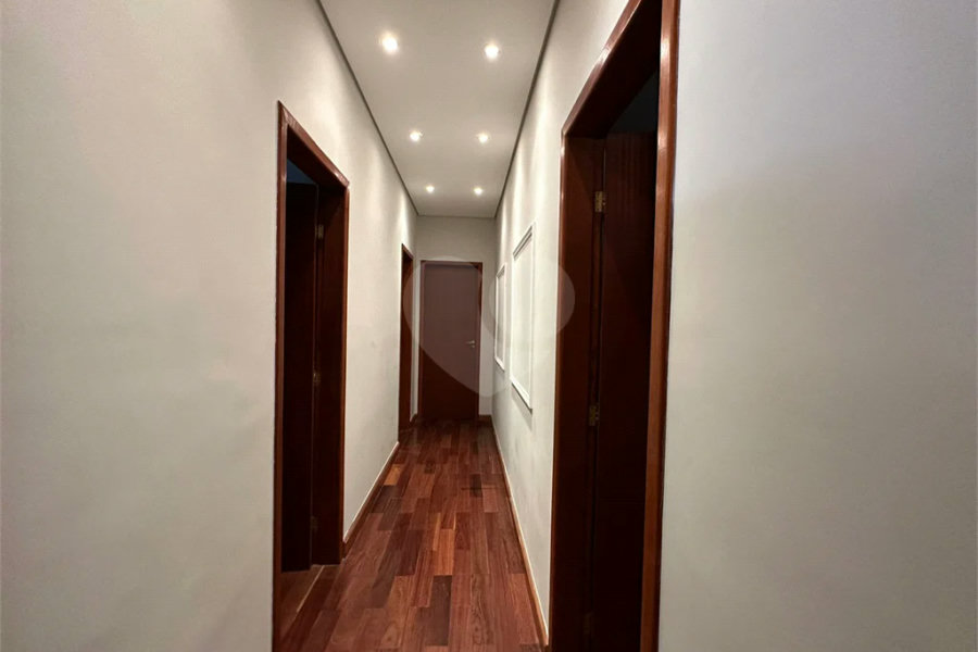 Casa à venda e locação no Condomínio Monte Alegre com 04 suítes.