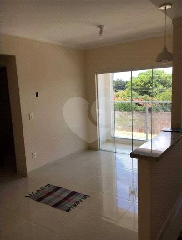 Apartamento no Condomínio Residencial Clarice.