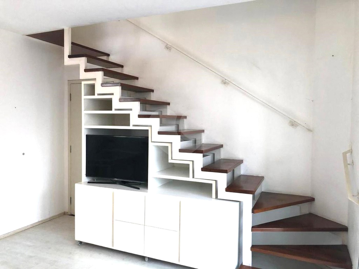 DUPLEX REFORMADO, 02 DORMITORIOS, 01 VAGA C/ ARMARIOS, VARANDA AMPLA, LAZER DE CLUBE!!!