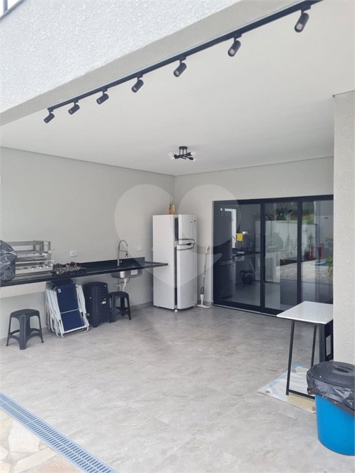Linda casa em condomínio fechado, unindo conforto, lazer e segurança para você e sua família!