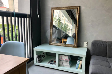 Vendo apartamento todo reformado em prédio novo por arquiteta internacional, porteira fechada e rend
