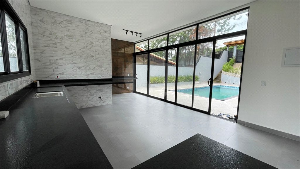 Casa térrea encantadora - Terreno 544m² (17 x 32m), com 198m² no Bairro Estância Brasil - Atibaia
