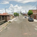 Casa térrea com 3 dormitórios, sendo 1 suíte.