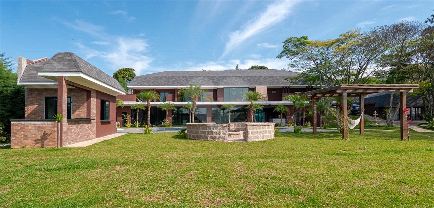 Casa à venda com 4 suítes no condomínio Vale da Santa Fé, Vinhedo - SP