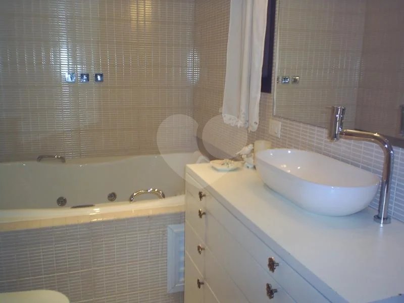 Apartamento á venda na Vila Olímpia de 156m² com 3 dormitórios, 1 suíte e 2 vagas.