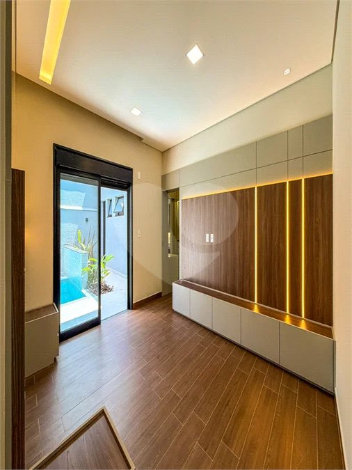 Casa Térrea Evidências - Indaiatuba/SP - R$ 1.950.000,00 - Área Total 307,33 m² - Área Construída 201,90 m² - TÉRREA - 03 suítes sendo a master com closet; Escritório; Lavabo; Cozinha com cooktop, forno, micro-ondas e coifa; Móveis planejados na hall de entrada, sala, escritório, cozinha, gourmet, s
