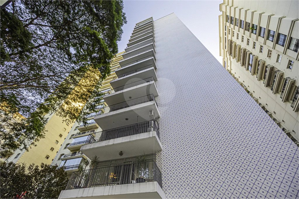 Apartamento á venda em Higienópolis com 212m² 3 dormitórios 1 suíte 2 vagas
