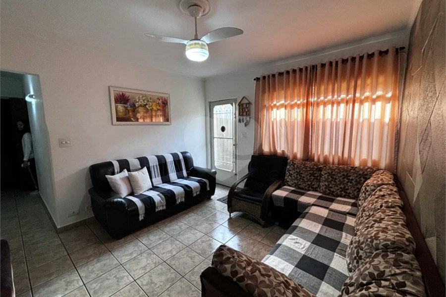 Casa com 03 dormitórios e 04 vagas Parada Inglesa