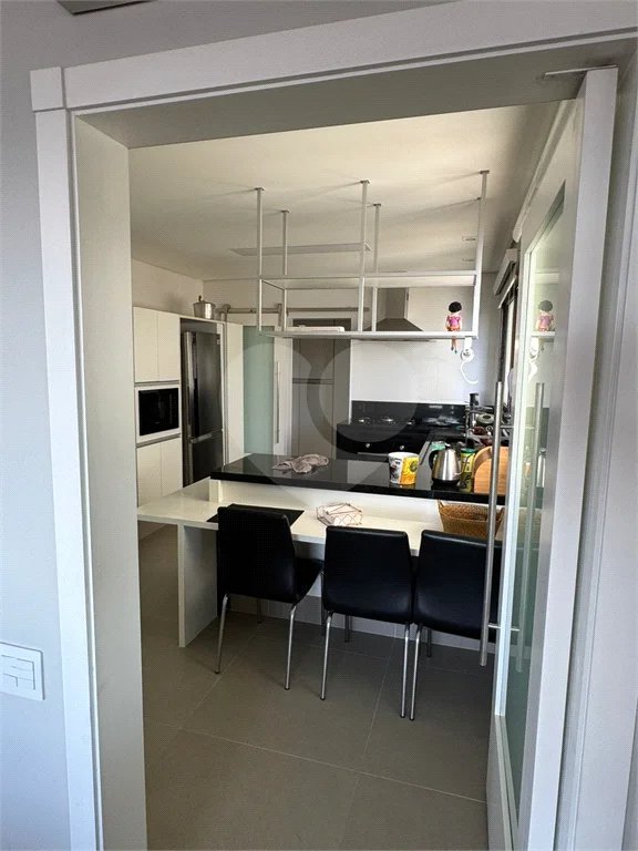 Apartamento 193m² locação no Paraíso, 3 suites, escritório, varanda, reformado, mobiliado, 4 vagas
