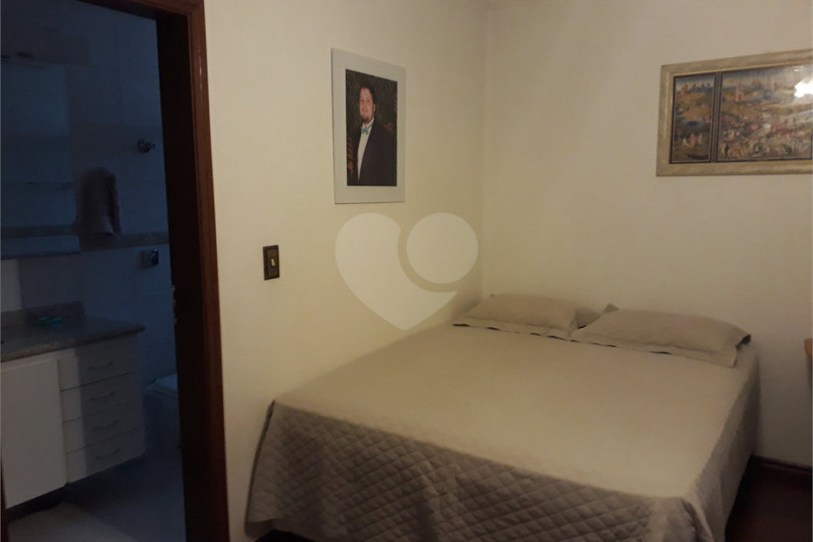 Mansão em condomínio, com 6 suites, e vagas para 15 autos....