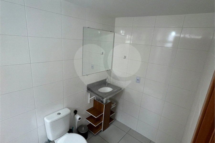 Apartamento de 44m² com vaga na garagem.