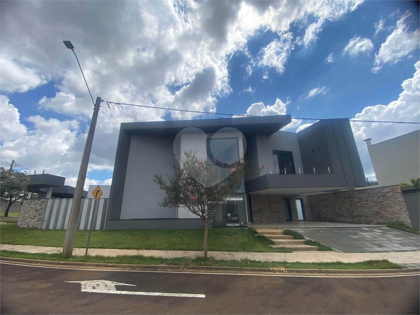 Casa à Venda no Condomínio Damha III
