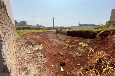 Terreno à Venda no Bairro Salto do Monjolinho
