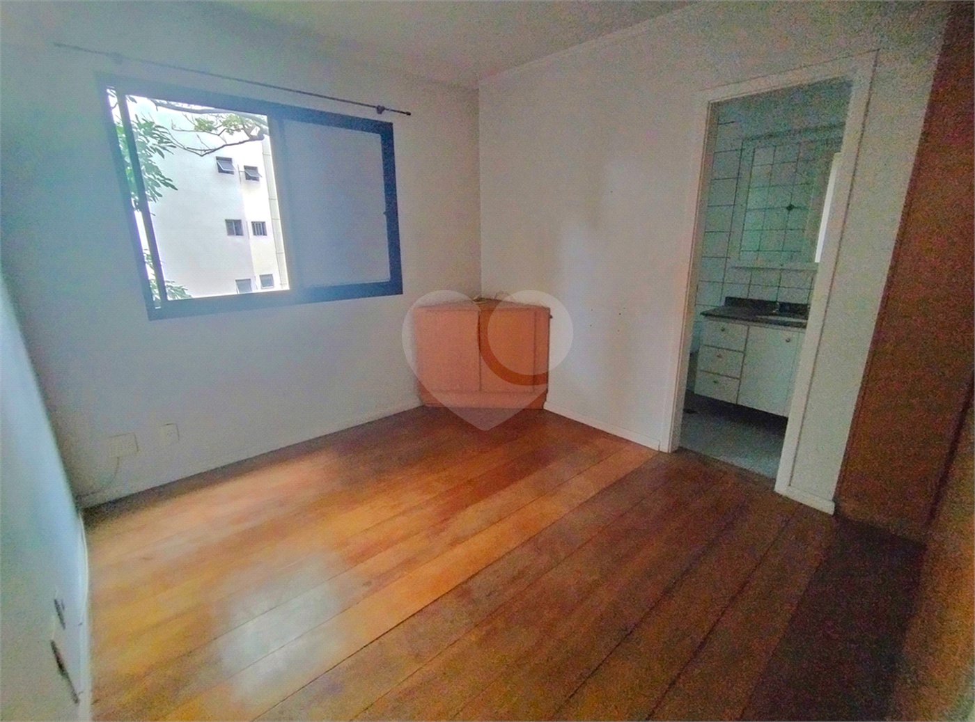 Apartamento na Saúde - 2 quartos com 1 suíte, varanda e 2 vagas