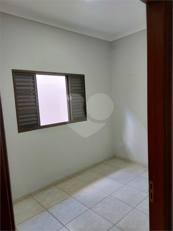 Casa Térrea com 2 dormitórios, sendo 1 suíte.