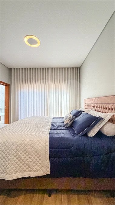 Indaiatuba - HOME DESIGN - Casa Térrea - Condomínio Paradiso - 420 m² de terreno - 307,19 m² de área construída - 3 suítes completas, sendo 1 master com closet planejado e banheira de imersão - Sala de TV reversível para 4ª suíte - Sala de estar ampla e varanda gourmet integrada - Cozinha com móve