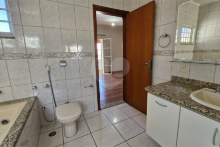Casa sofisticada à venda em bairro nobre de Atibaia | 3 dormitórios | 408 m²