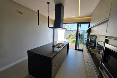 Casa térrea 3 dormitórios 1 suíte Residencial Villeneuve.