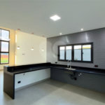 Casa térrea 3 dormitórios (3 suítes), espaço gourmet, piscina, 2 vagas garagem, condomínio fechado com ampla área lazer