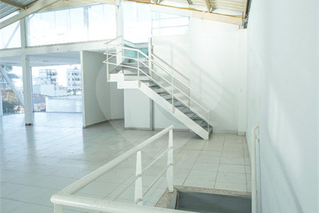Lindo Salão Comercial para locação com 924m2 no Centro de Atibaia