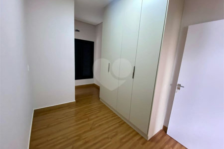 Sobrado á venda com 03 suítes, no Residencial Villeneuve em São Carlos-SP.