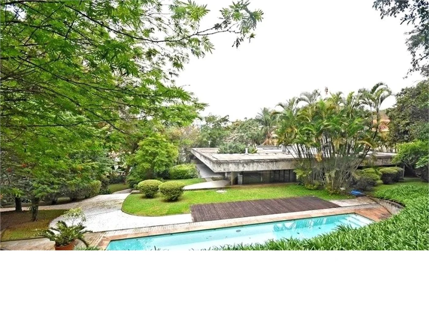 Casa com 976 m² e terreno de 3.100 m², à venda por R$ 16.000.000,00