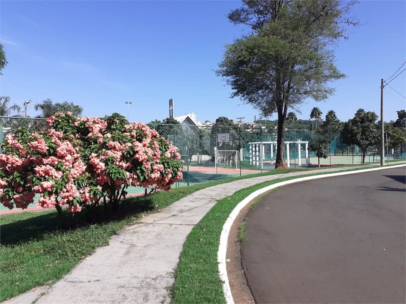 Excelente terreno à venda no condomínio Terras de Piracicaba V - topografia plana - financia