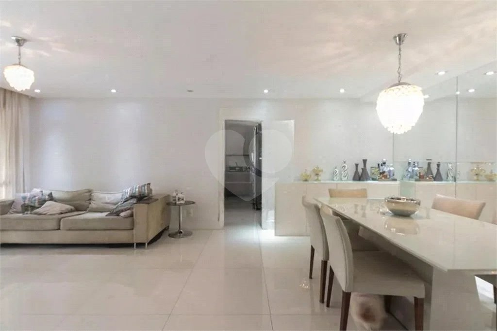 Apartamento na Mooca com 204m² amplo à venda 3 quartos, sendo 3 suítes, e 4 vagas
