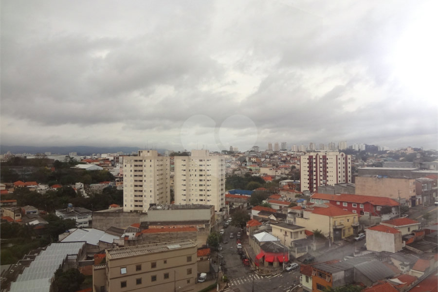 COBERTURA COM PISCINA E CHURRASQUEIRA NA CASA VERDE.