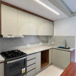 Apartamento com 69 metros todo reformado ao lado da Alameda Lucas em Atibaia.