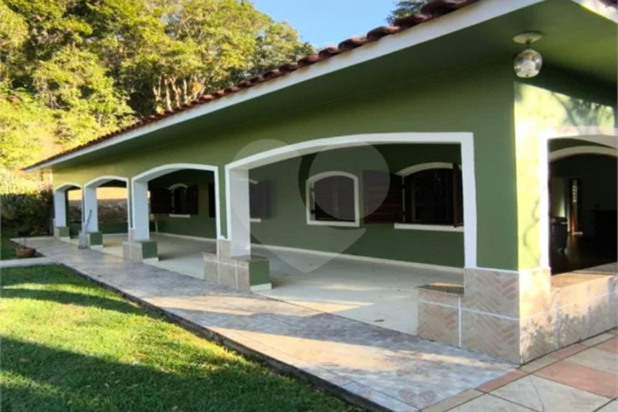 Sítio à venda com 4 quartos, sendo 1 suíte, em Biritiba-Mirim, SP