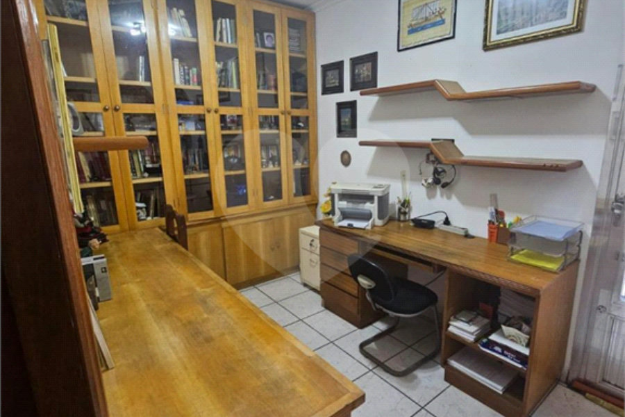 Casa Térrea na Vila Formosa de 233m2 com 3 dorms, 1 suíte, 3 banheiros e 4 vagas. Estuda permuta.