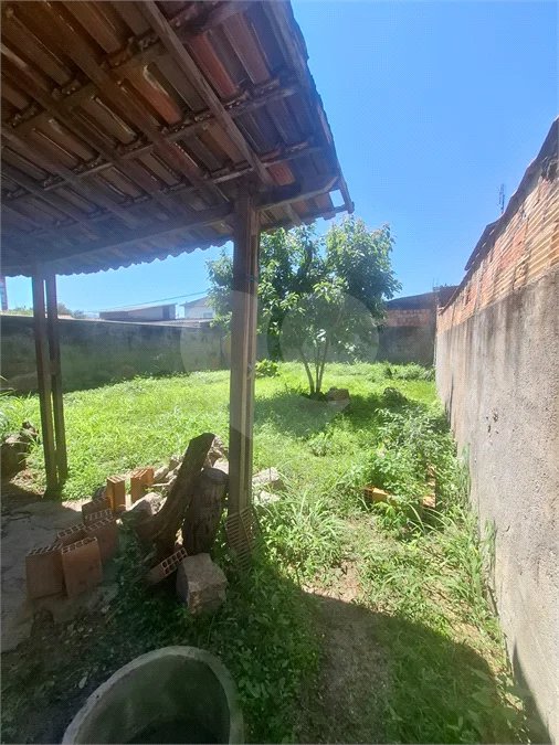 CASA LINEAR PRECISANDO DE REFORMA, 2 QUARTOS COM SUÍTE À VENDA, 121M² DE AREA CONSTRUIDA- CAMPO GRANDE