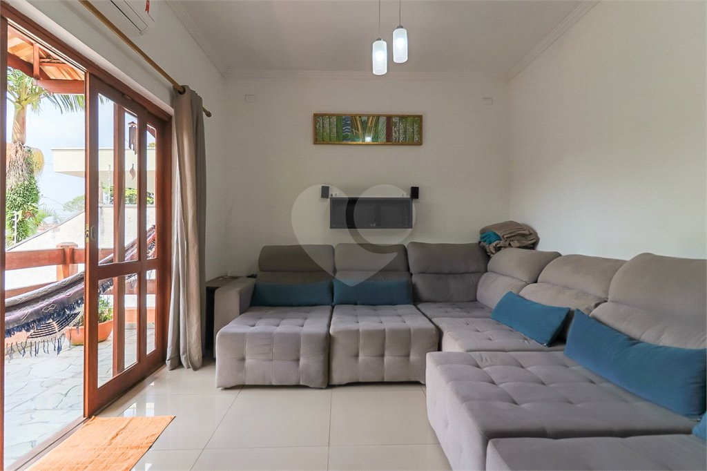 Sobrado à venda com 4 quartos, sendo 2 suítes,  em Interlagos, São Paulo, SP