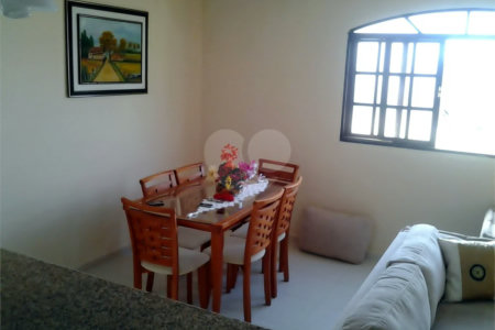 Casa com 260m² , 3 pavimentos , 6 dormitórios , 1 suíte , 3 vagas , a venda no Itaim Paulista.