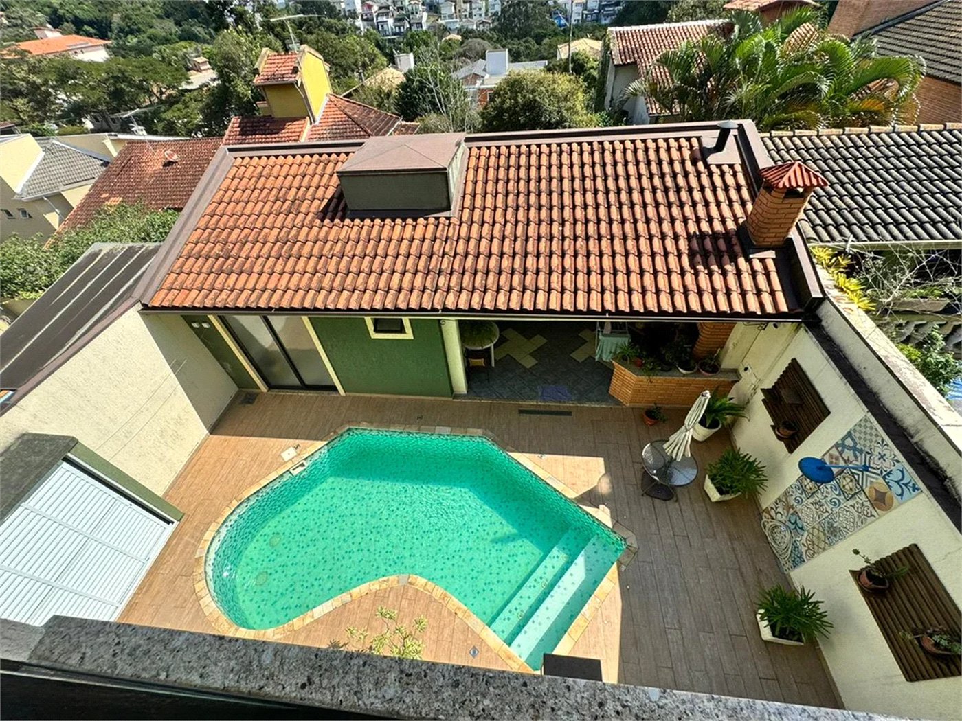 Casa à venda com 3 quartos, sendo 1 suíte, no condomínio Residencial Jardim das Flores 1510, Cotia - SP