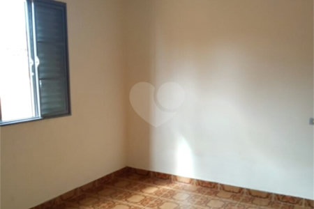 Casa térrea e espaçosa no centro da cidade por apenas R$370.000,00!!! Vamos agendar uma visita?