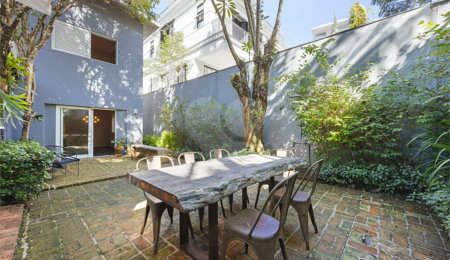 Casa à venda com 4 quartos, sendo 1 suíte,  em Jardim Europa, São Paulo, SP