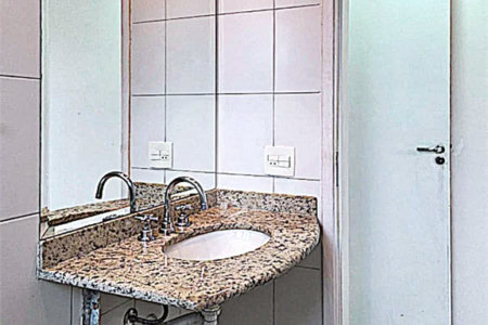 Apartamento na Chácara Inglesa com 2 dormitórios (1 suite), varanda, vista livre e vaga