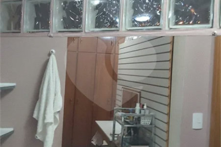 Sobrado com 224m² , 3 dormitórios , sendo 2 suítes , 3 vagas de garagem , 7 banheiros , à venda na Vila Scarpelli em Santo André.