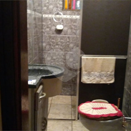 Casa térrea com 2 dormitórios.