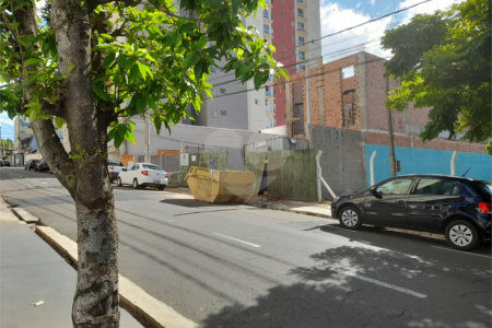 Imóvel Comercial na Rua Episcopal – Localização Estratégica em São Carlos