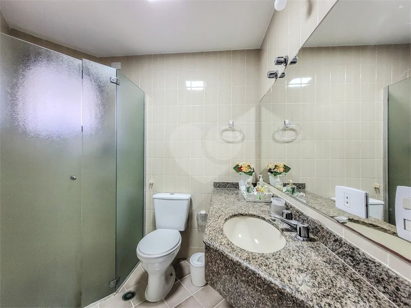 Apartamento à venda com 5 quartos, sendo 3 suítes,  em Riviera de São Lourenço, Bertioga, SP