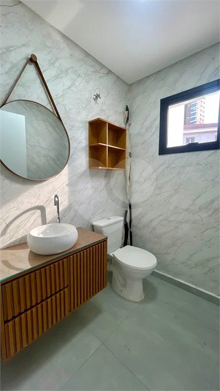 Sobrado com 3 andares, 350 m², 6 quartos, 2 suítes e 5 vagas para locação no Jardim Anália Franco!