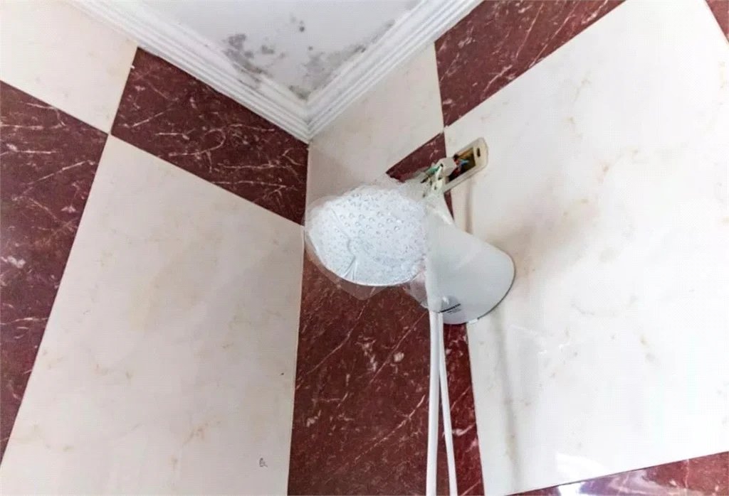Sobrado à venda no Ipiranga de 140m² com 4 suítes e 3 vagas.