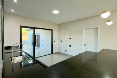 Casa térrea 3 dormitórios (3 suítes), espaço gourmet, piscina, 2 vagas garagem, condomínio fechado com ampla área lazer