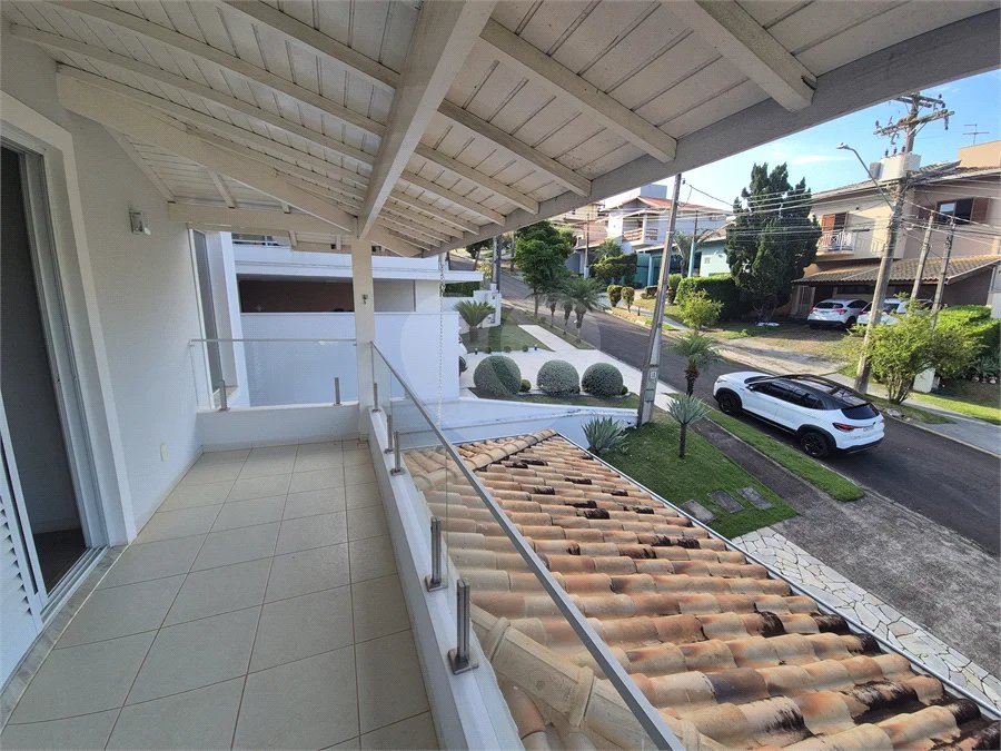 Belíssima Residência de 267 m² com Lazer Privativo no Condomínio Terras do Oriente – Valinhos